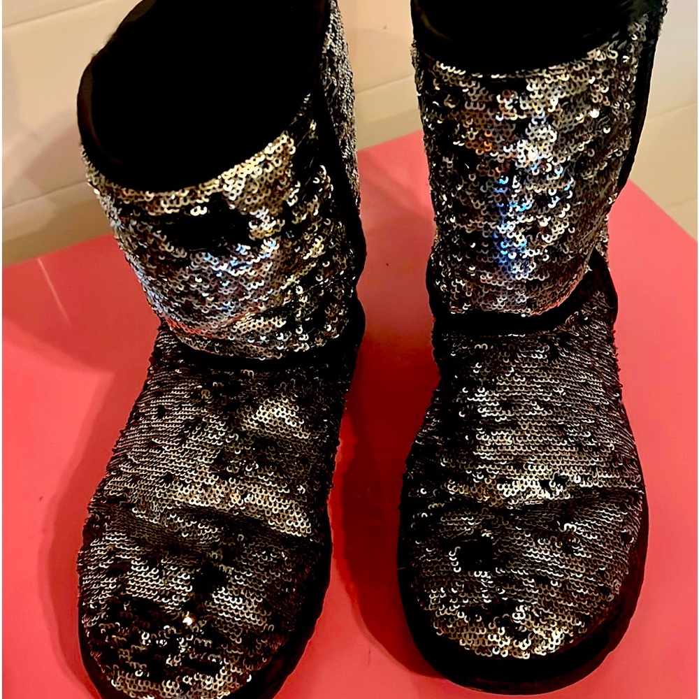 UGG black with silver sequince boots 6, GREAT like new condition!
